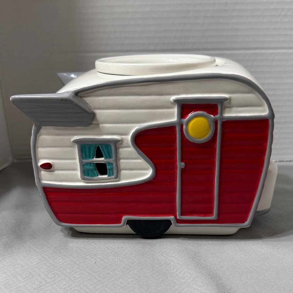 Scentsy Retro RV Camper Road Less Travelled Shasta Matador Trailer Wax Warmer